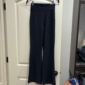 Old Navy powersoft navy leggings, size S.